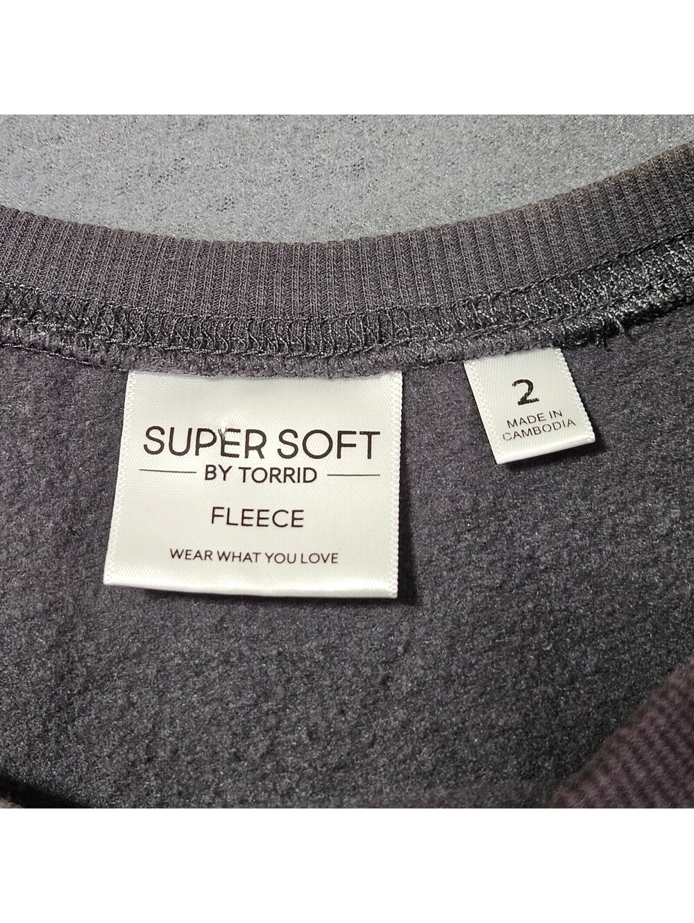 Torrid Size 2 2XL Gray Embroidered Skulls Crew Neck Sweater Super Soft Women - Picture 6 of 9